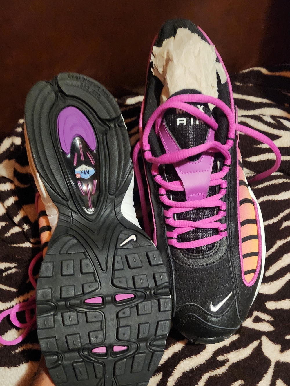 Nike Women’s Black & Pink Athletic Sneakers